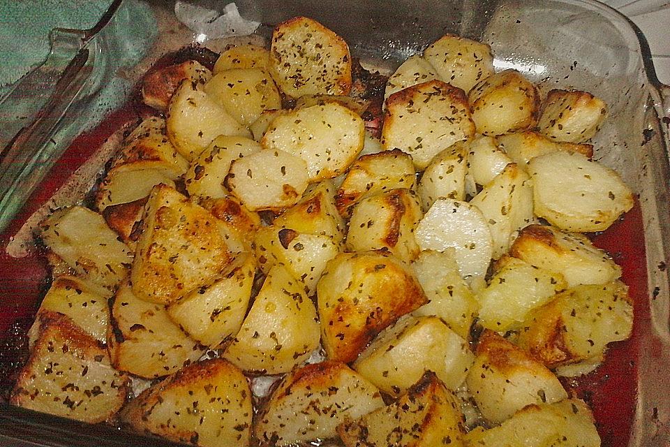 Griechische Knoblauchkartoffeln aus dem Ofen