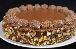 Read more about the article In 20 Minuten fertig und ohne Backen, Ferrero Rocher Torte