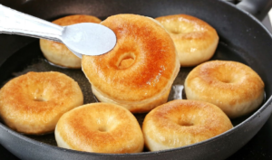 Read more about the article Buttermilch Donuts aus der Pfanne