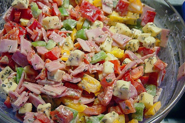 Schinken Salat mit Käse & Paprika