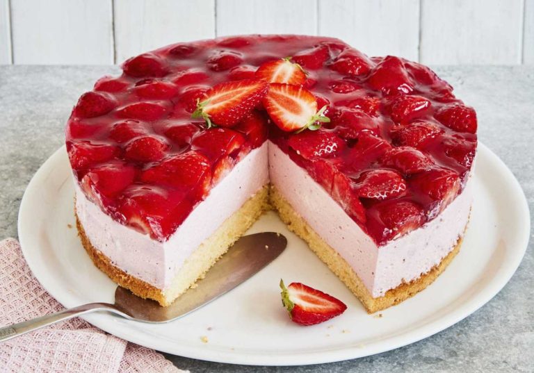 No-Bake Strawberry Cheesecake, so addictive