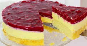 Read more about the article Pudding Schmandkuchen mit Himbeeren