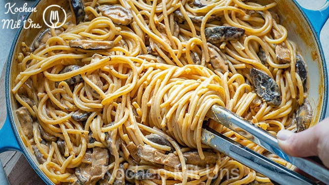 Cremige Spaghetti mit Champignons 