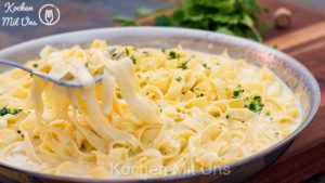 Read more about the article In nur 30 Minuten auf dem Tisch: Spaghetti mit Knoblauch Käsesauce