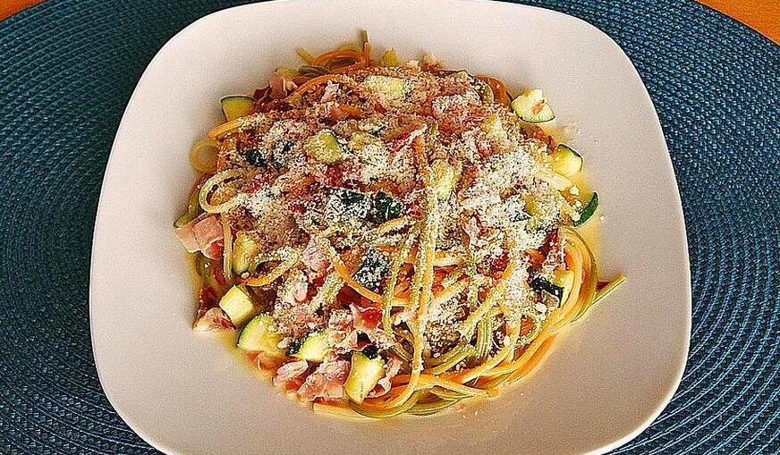 Spaghetti Carbonara mit Zucchini 