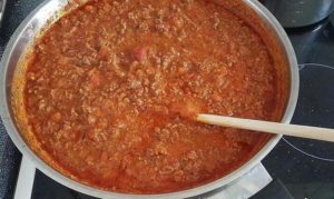 Read more about the article Bolognese Hack Sauce in 20 Minuten ohne Fix Produkte