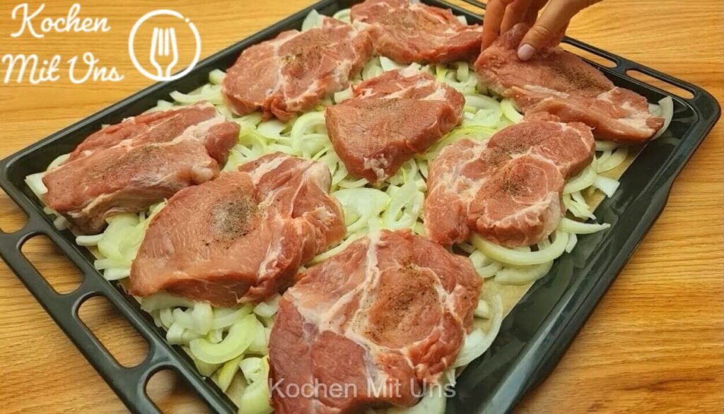 Gebackenes Schweinefleisch mit Zwiebeln aus dem Ofen! - Kochen Mit Uns