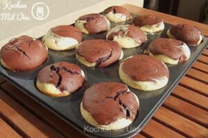 Read more about the article Donauwellen Muffins, gehen wunderschön “bergig” auf!