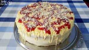 Read more about the article Erdbeer Spaghettieis Torte, die wird immer wieder von meiner Familie gewünscht!