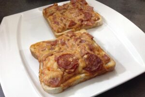 Read more about the article Pizza Toast in 2 Minuten zubereitet!