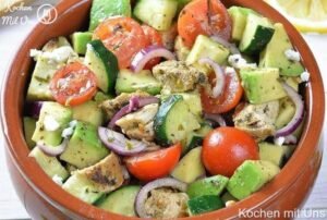 Read more about the article Dieser köstliche Salat entleert den Bauch und lässt Sie abnehmen!