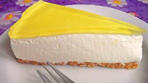 Read more about the article Blitzschnelle Zitronen Joghurt Torte, ich bin süchtig danach geworden!