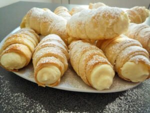 Read more about the article Italienische Cannoncini mit Puddingcreme