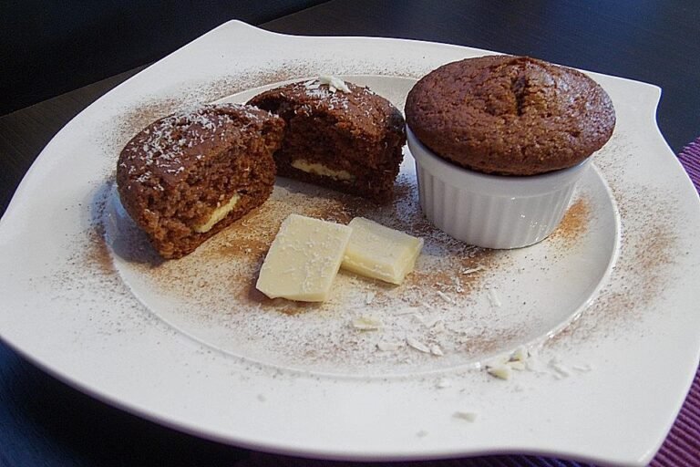 Schokomuffins mit weißer Schokoladenfüllung - Kochen Mit Uns