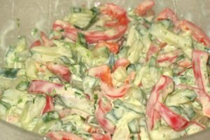 Read more about the article Paprika Gurken Salat mit Joghurt