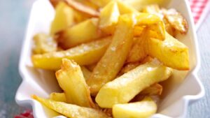 Read more about the article Der Trick, um köstliche knusprige Pommes frites ohne einen Tropfen Öl zuzubereiten