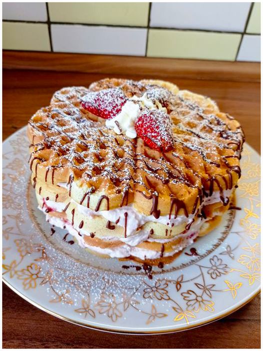 Waffeltorte mit 500 g Quark und 550 g Erdbeeren