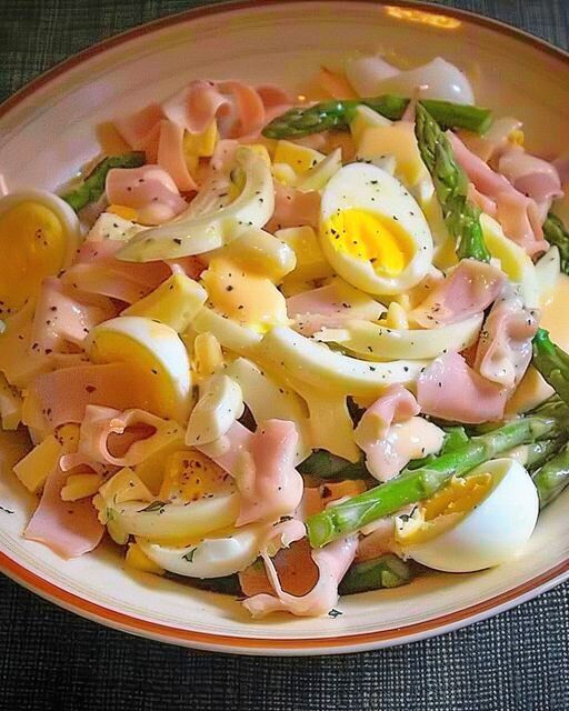 Fantastischer Spargelsalat mit 250 g Sahne den ich jedes Jahr bereite 