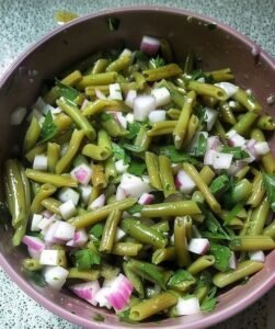 Read more about the article Der beste Salat ever, Bohnensalat mit 2 Zwiebeln