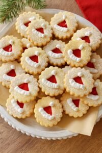 Read more about the article Santa Mützen Kekse leckere Weihnachtsplätzchen